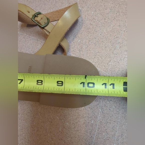 Steve Madden Deedy Flat Sandal in Tan - Picture 9 of 10